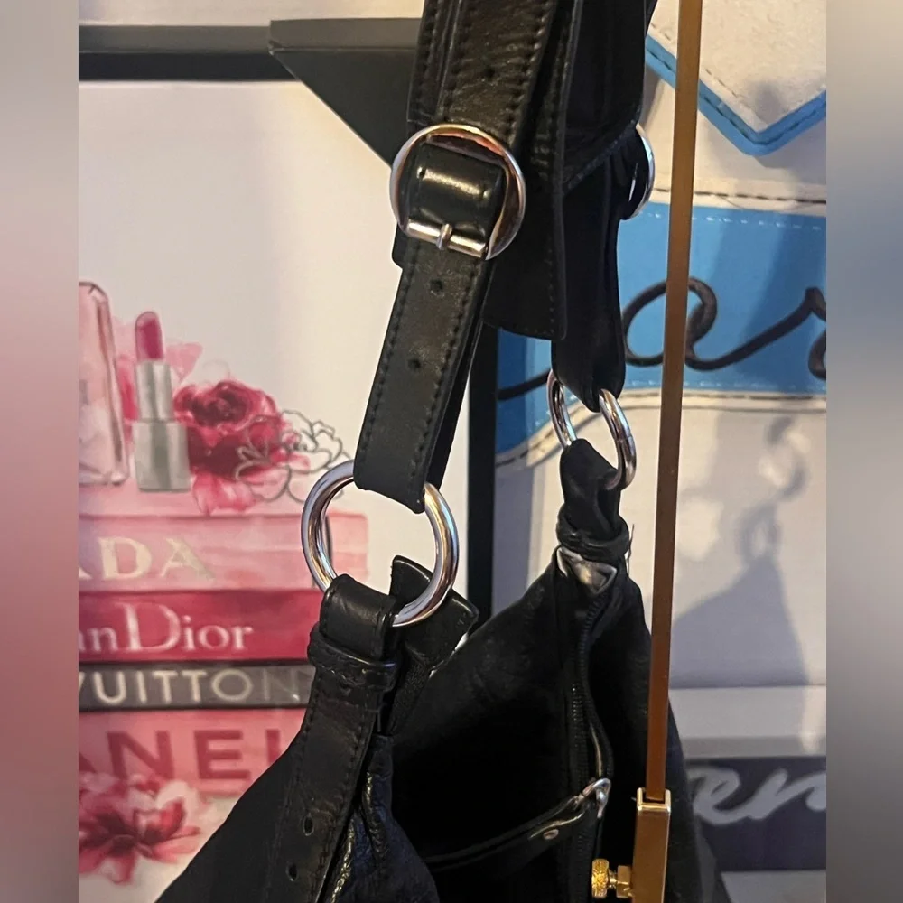 Pulicati black leather shoulder bag, made in Italy.